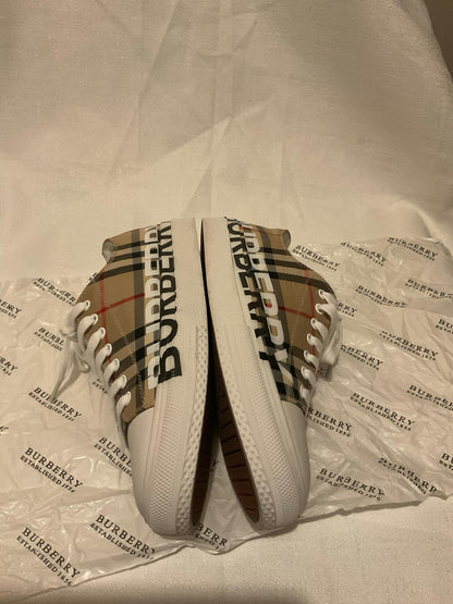 LOW TOP BURBERRY SNEAKERS